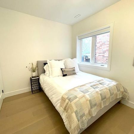 Modern Apartment Close To The Beach With Parking Toronto Dış mekan fotoğraf