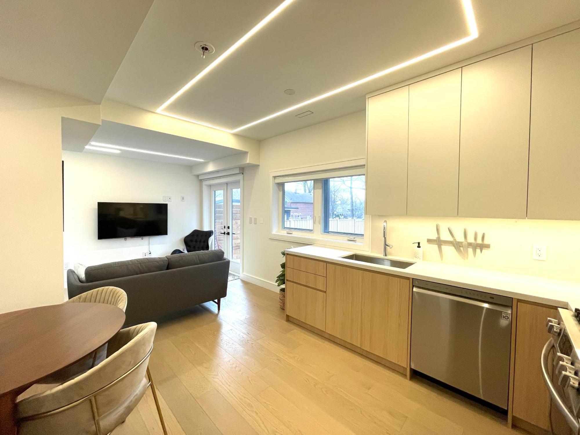 Modern Apartment Close To The Beach With Parking Toronto Dış mekan fotoğraf