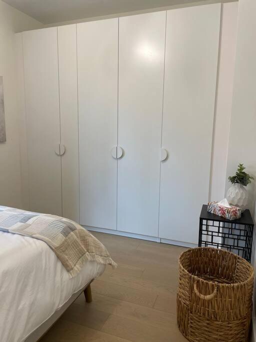 Modern Apartment Close To The Beach With Parking Toronto Dış mekan fotoğraf