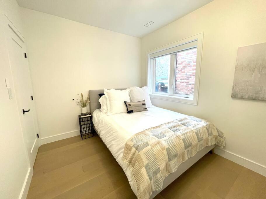 Modern Apartment Close To The Beach With Parking Toronto Dış mekan fotoğraf