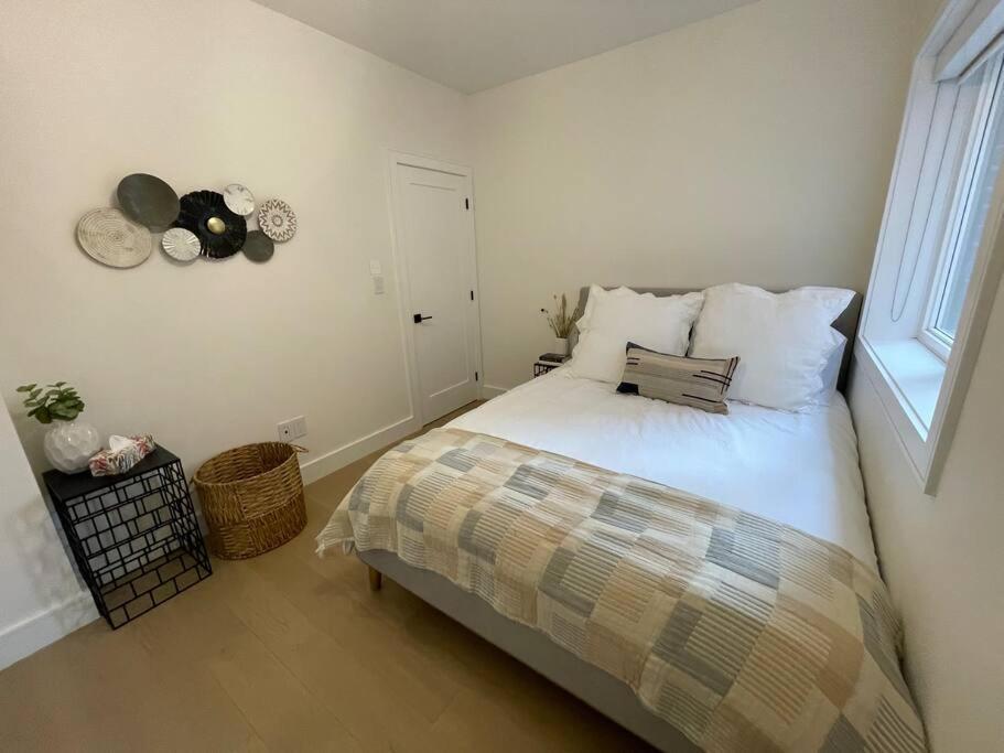 Modern Apartment Close To The Beach With Parking Toronto Dış mekan fotoğraf