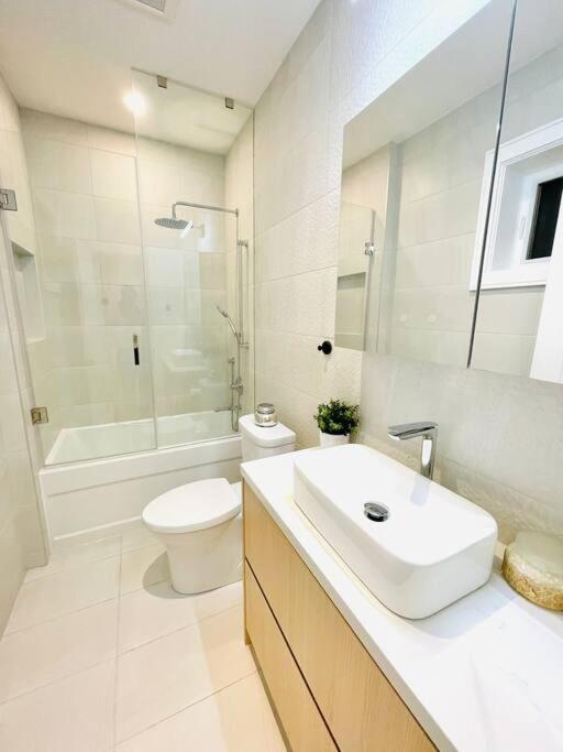 Modern Apartment Close To The Beach With Parking Toronto Dış mekan fotoğraf