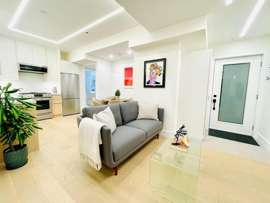Modern Apartment Close To The Beach With Parking Toronto Dış mekan fotoğraf