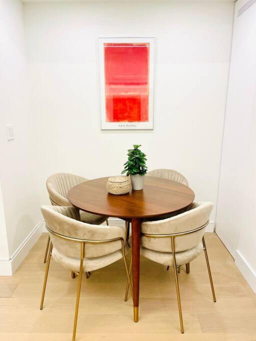 Modern Apartment Close To The Beach With Parking Toronto Dış mekan fotoğraf